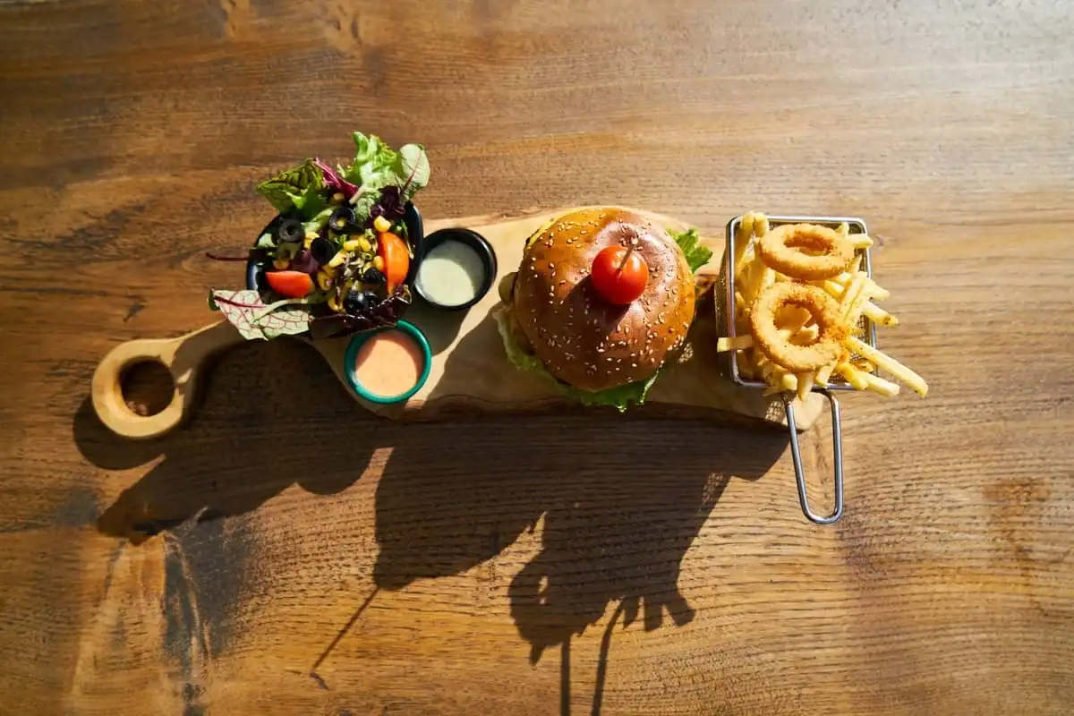 hamburguesa con salsa hamburguesa